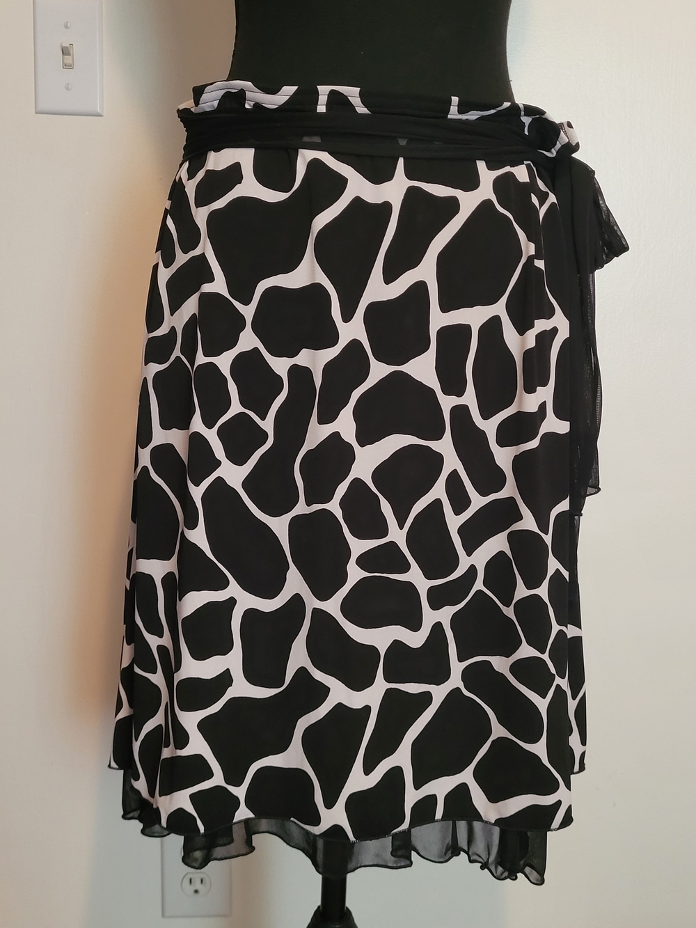 Wrapper Black and White A-Line Skirt with Tie Waist